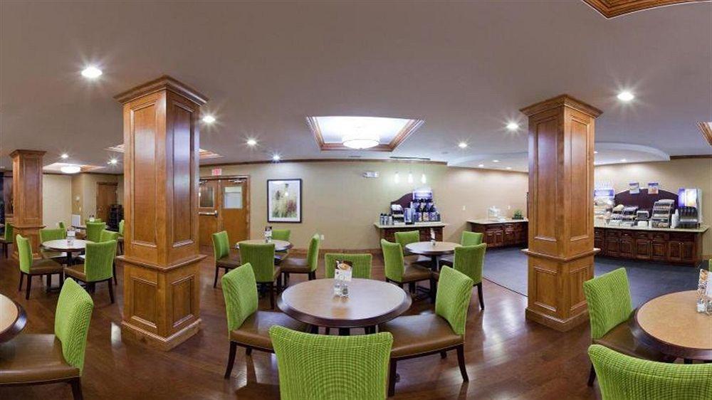 Holiday Inn Express & Suites Fredericksburg By Ihg Exterior foto
