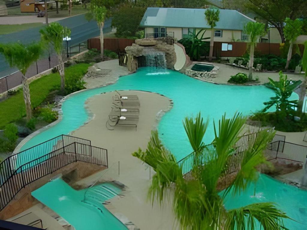 Holiday Inn Express & Suites Fredericksburg By Ihg Exterior foto